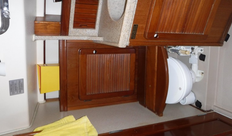 38 Island Packet AMORA II