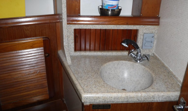 38 Island Packet AMORA II