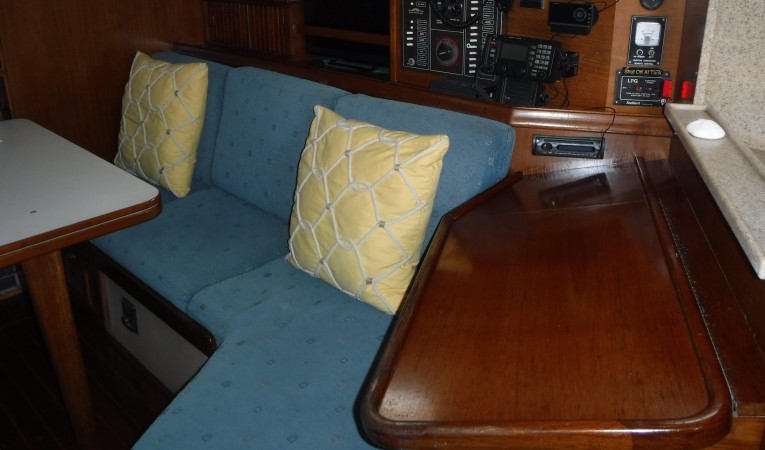 38 Island Packet AMORA II