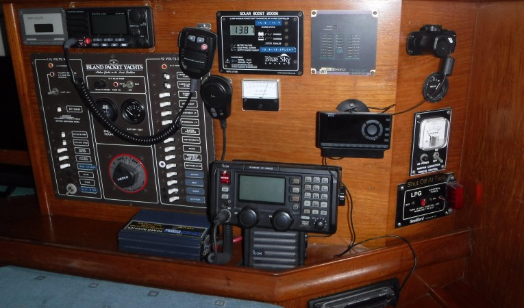 38 Island Packet AMORA II