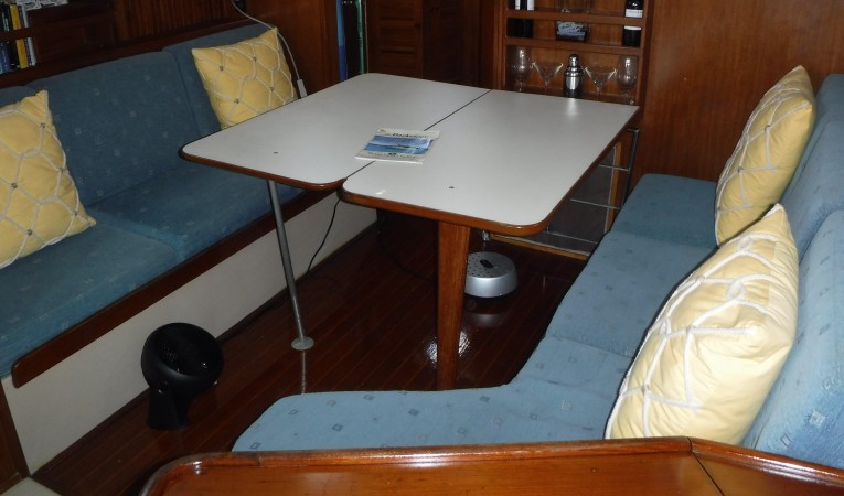 38 Island Packet AMORA II