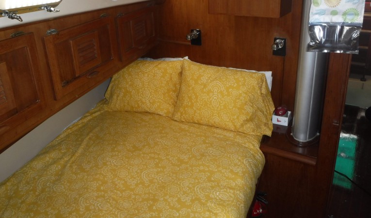 38 Island Packet AMORA II