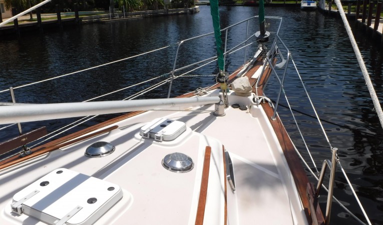 38 Island Packet AMORA II