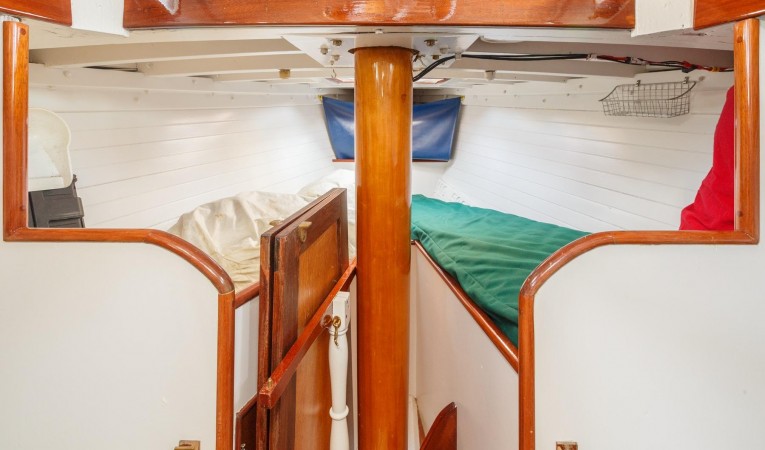 38 Hodgdon Bros. Stadel Forward Bunk & Sail Storage