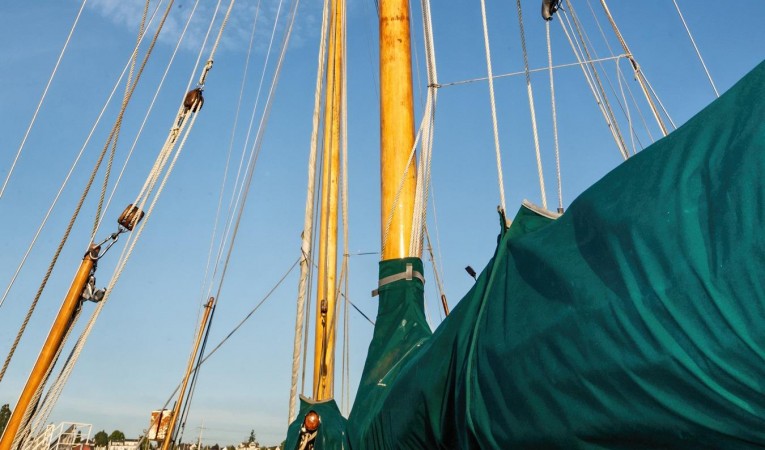 38 Hodgdon Bros. Stadel Mast & Rigging