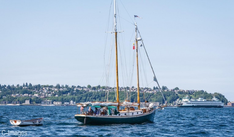 38 Hodgdon Bros. Stadel Under Sail 10