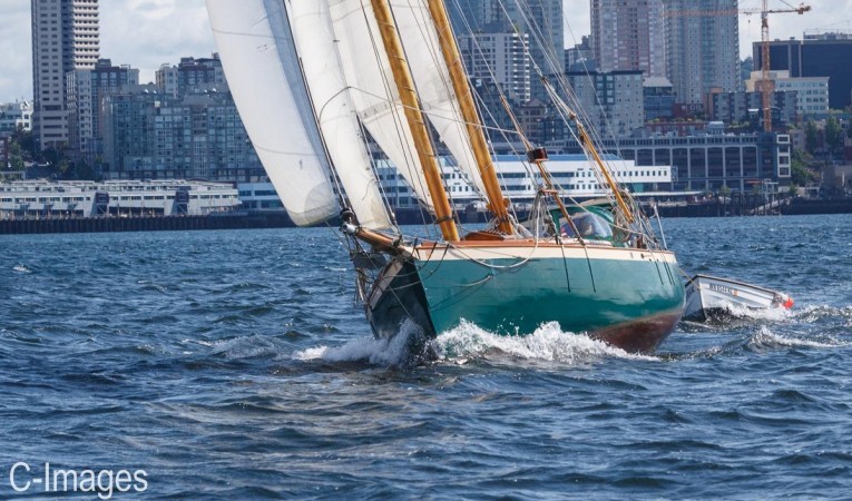 38 Hodgdon Bros. Stadel Under Sail 9