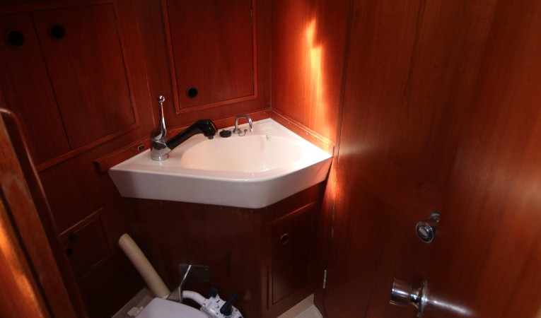 38 Baltic Head and shower