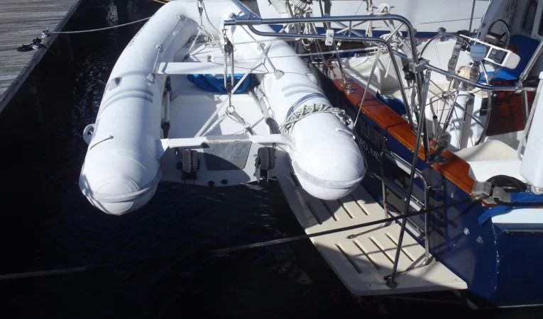 40 Cabo Rico Dinghy / davits