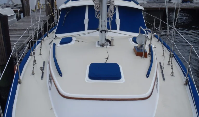 40 Cabo Rico Foredeck