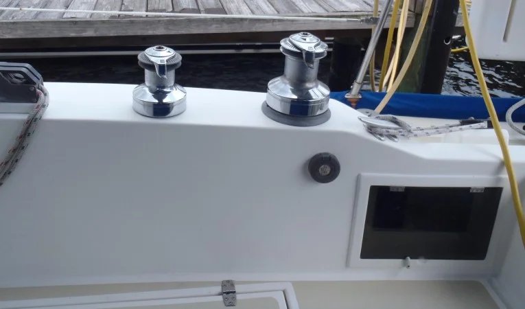 40 Cabo Rico Stbd winches
