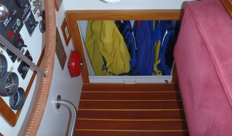 40 Cabo Rico Wet locker