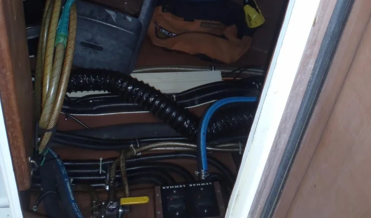 40 Cabo Rico Port cockpit locker