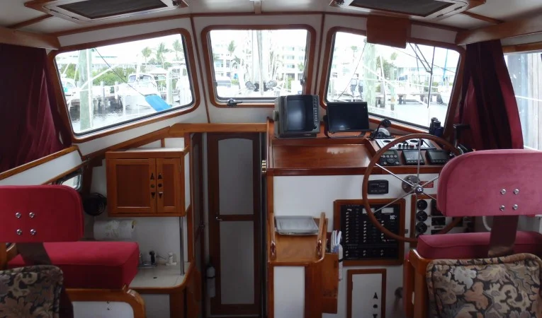 40 Cabo Rico Salon / Pilothouse