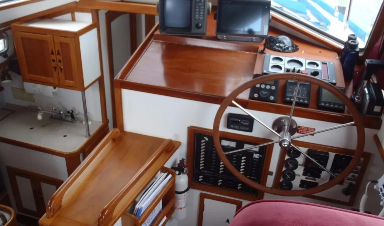 40 Cabo Rico Pilothouse console fwd