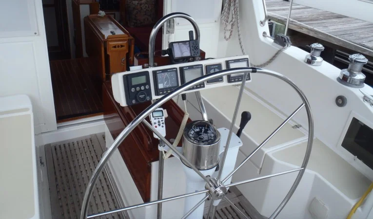 40 Cabo Rico Helm pedestal & wheel