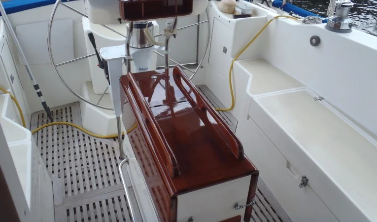 40 Cabo Rico Cockpit table