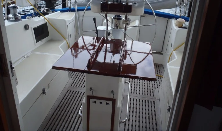 40 Cabo Rico Cockpit aft