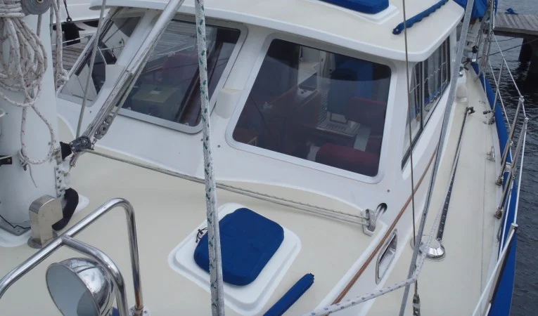 40 Cabo Rico Pilothouse windows 2