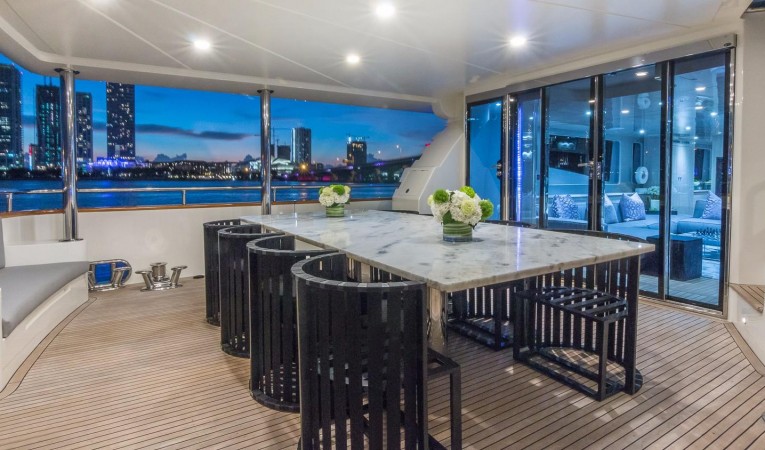 110 Horizon Aft Deck