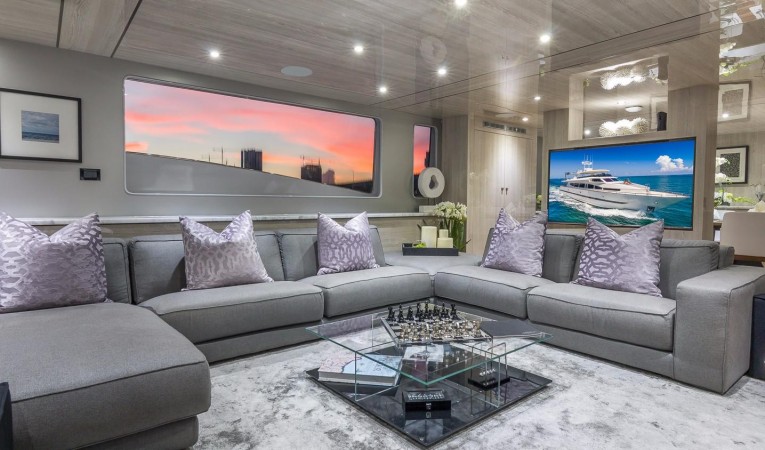 110 Horizon Main Salon