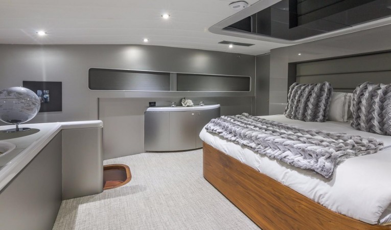 110 Horizon Master Stateroom
