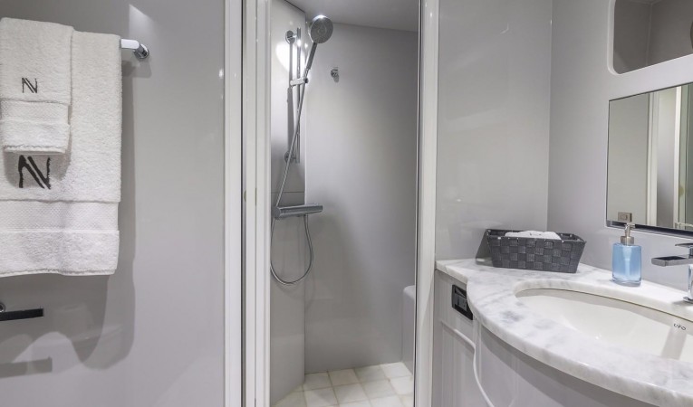 110 Horizon Master Bath