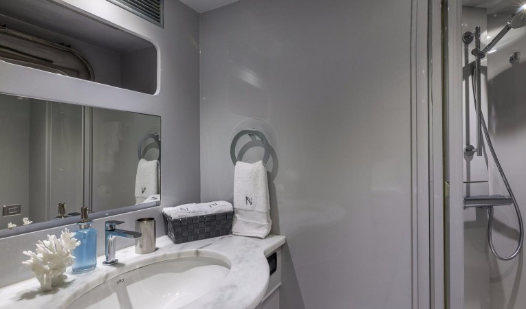 110 Horizon Guest Bath