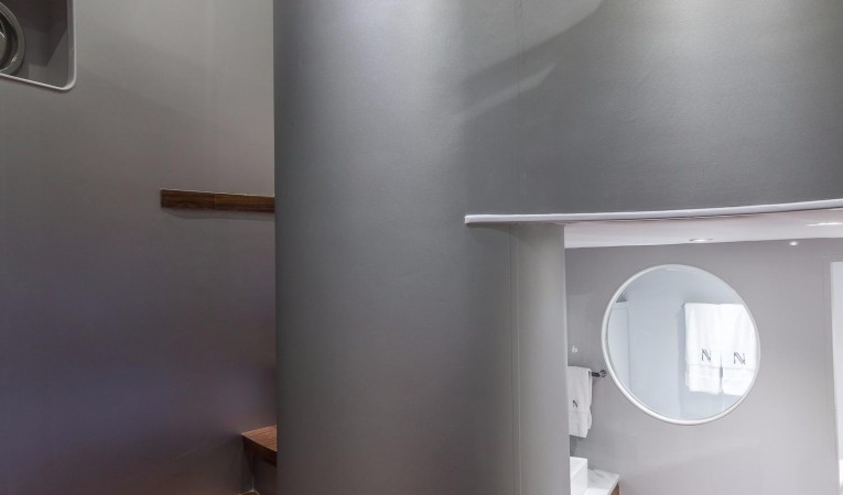 110 Horizon Stairs to Upper Deck