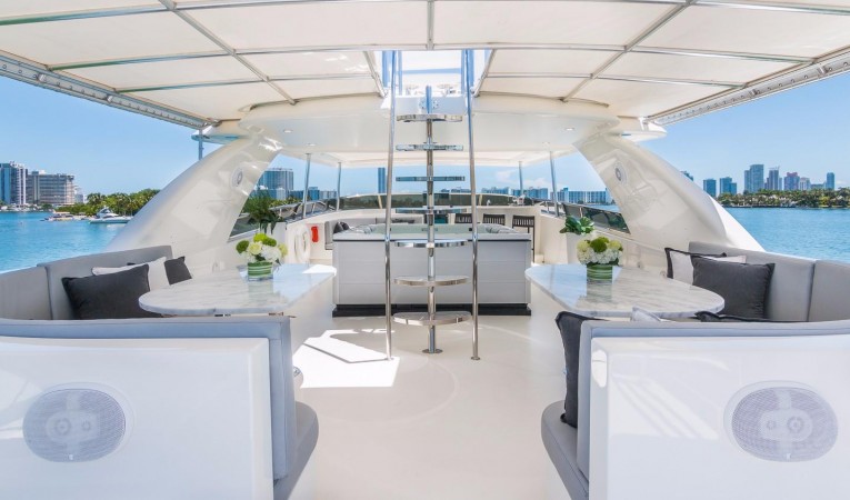 110 Horizon Flybridge Seating