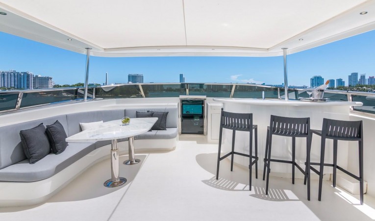 110 Horizon Flybridge