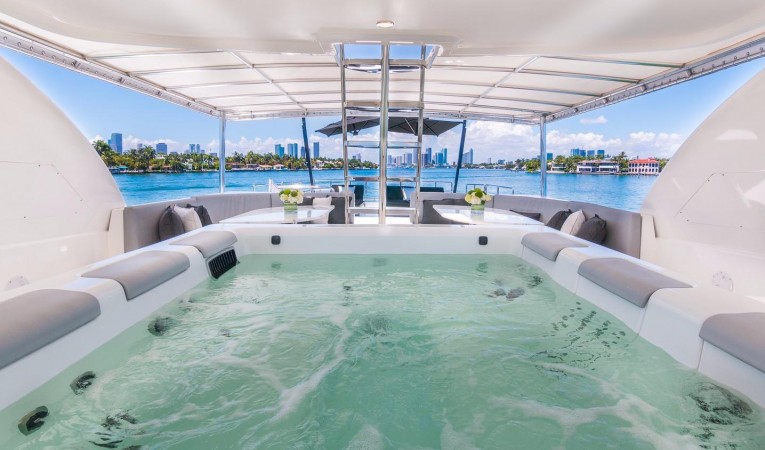 110 Horizon Jacuzzi