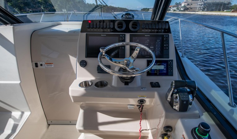 32 Boston Whaler 
