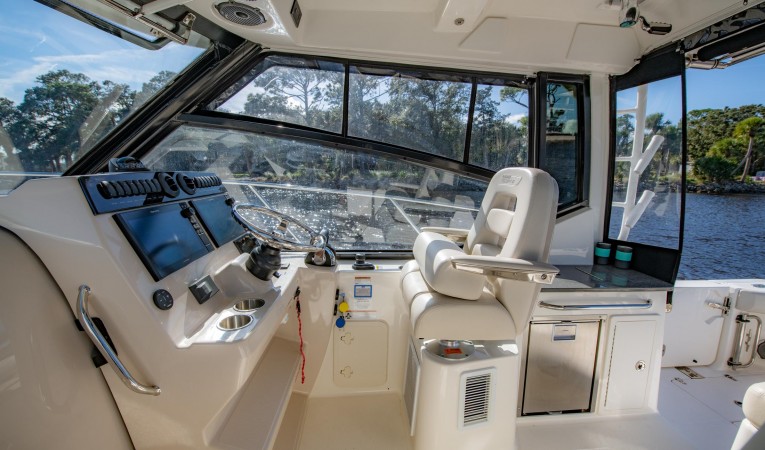 32 Boston Whaler 