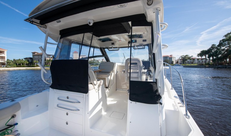 32 Boston Whaler 