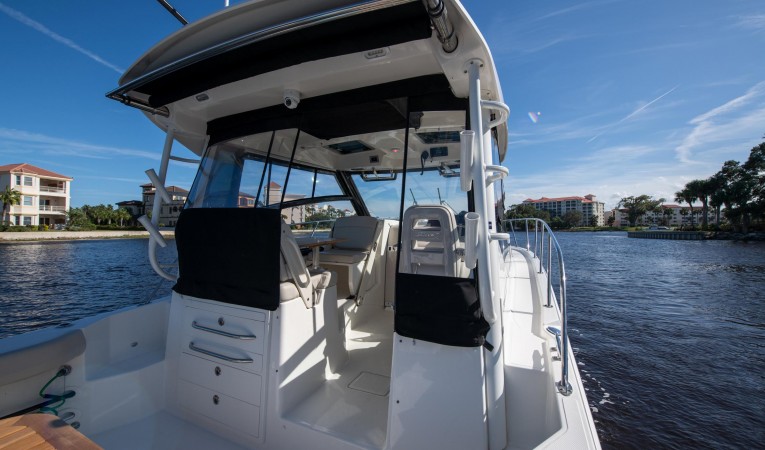 32 Boston Whaler 