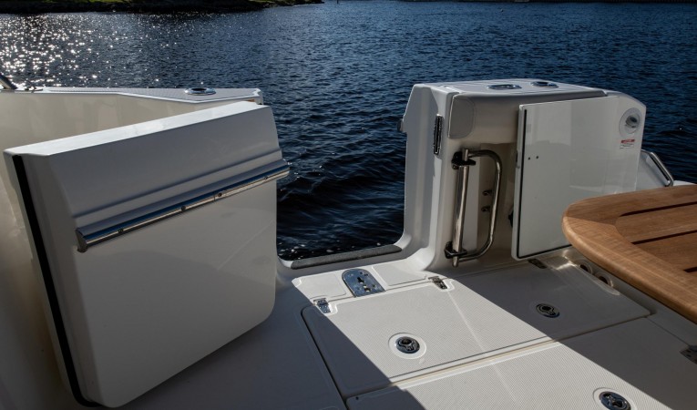 32 Boston Whaler 