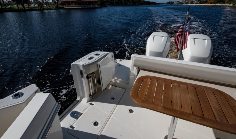 32 Boston Whaler 