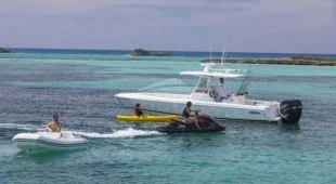 97 Ferretti Customline Caribbean, East Coast United States