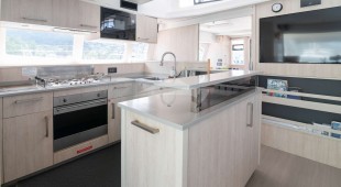 Between Indian Ocean, Africa