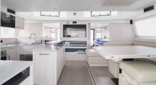 Between Indian Ocean, Africa