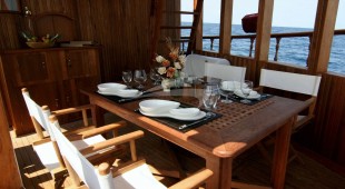 Dhoni Stella 2 Indian Ocean