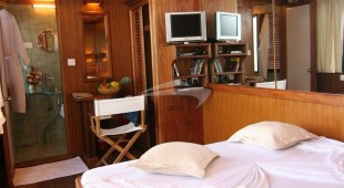 Dhoni Stella 2 Indian Ocean