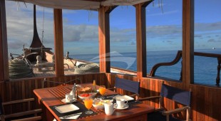 Dhoni Stella Indian Ocean