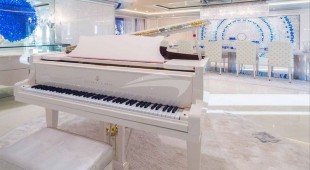 Lady Lara West Mediterranean