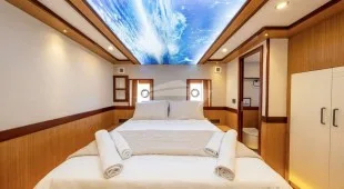 Lila Trawler East Mediterranean