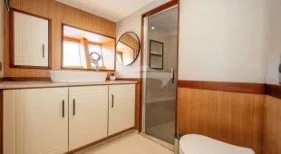 Lila Trawler East Mediterranean