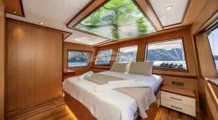 Lila Trawler East Mediterranean