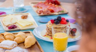 Namaste (samana) Greece