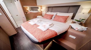 Namaste (samana) Greece